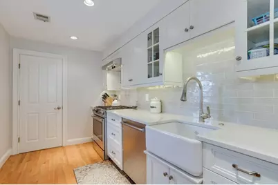 214-216 W 7th St #2L, Boston, MA 02127 - Photo 3