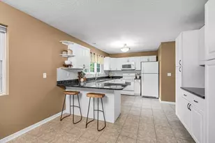 56 Montville St, Chicopee, MA 01013 - Photo 9