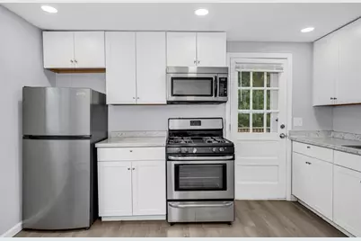 62 Hollis St #62, Lowell, MA 01852 - Photo 3