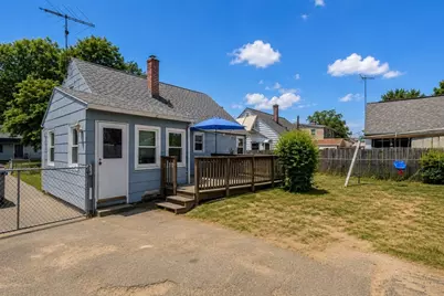 39 Seymour Ave, Springfield, MA 01109 - Photo 21