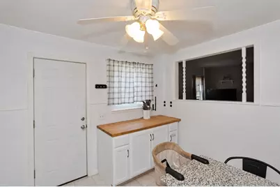 39 Seymour Ave, Springfield, MA 01109 - Photo 5
