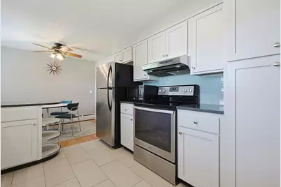 18 Fletcher St, Worcester, MA 01604 - Photo 11