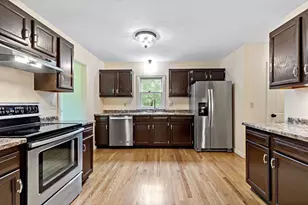 185 Bournehurst Dr, Plymouth, MA 02360 - Photo 3