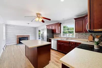1056 North West St, Agawam, MA 01001 - Photo 5