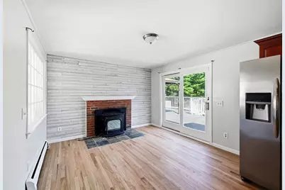 1056 North West St, Agawam, MA 01001 - Photo 11