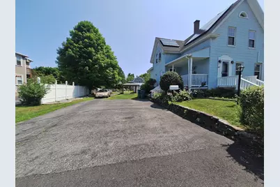 407 Clarendon St, Fitchburg, MA 01420 - Photo 5