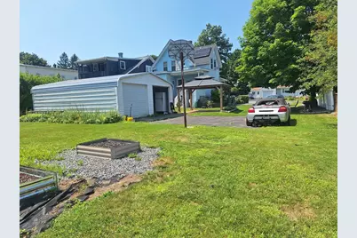 407 Clarendon St, Fitchburg, MA 01420 - Photo 9