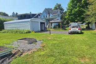 407 Clarendon St, Fitchburg, MA 01420 - Photo 9