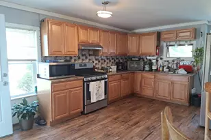407 Clarendon St, Fitchburg, MA 01420 - Photo 13