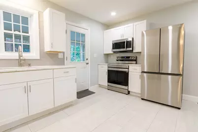 22 Lakeside Ave, Webster, MA 01570 - Photo 7