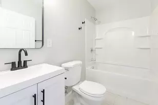 22 Lakeside Ave, Webster, MA 01570 - Photo 9