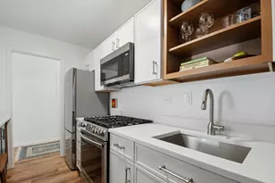 6 Whittier Pl, Boston, MA 02114 - Photo 9