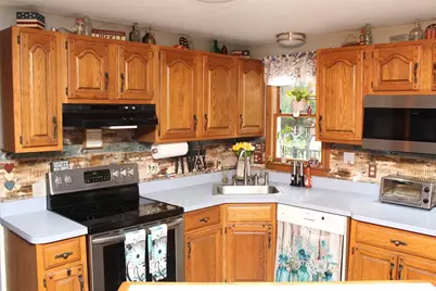 56 Macomber St, Berkley, MA 02779 - Photo 9