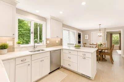 135 Lawndale Rd, Mansfield, MA 02048 - Photo 7