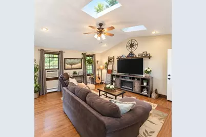 18 Hunnewell Rd, Worcester, MA 01606 - Photo 9