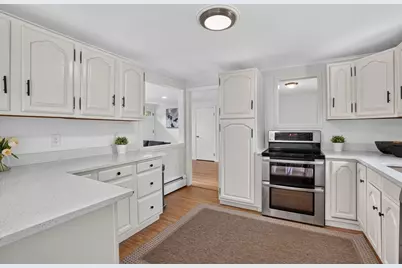 8 Charlotte Dr, Andover, MA 01810 - Photo 9