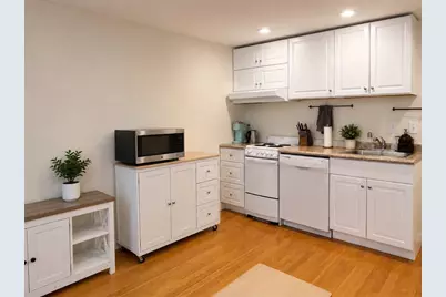28 Phillips St #M, Boston, MA 02114 - Photo 5