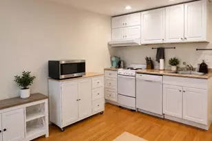 28 Phillips St, Boston, MA 02114 - Photo 5