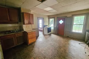 8-10 Aspen St, Ware, MA 01082 - Photo 9
