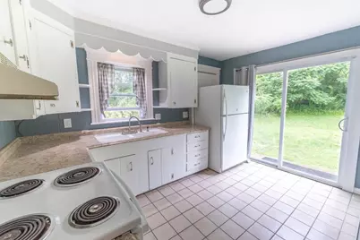 36 Old Worcester Rd, Charlton, MA 01571 - Photo 11