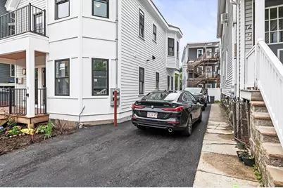 6-8 Weld Hill St, Boston, MA 02130 - Photo 9
