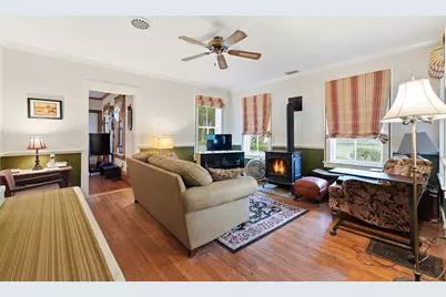 25 Garfield St, Greenfield, MA 01301 - Photo 5