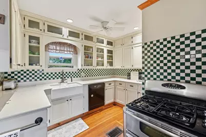 25 Garfield St, Greenfield, MA 01301 - Photo 9