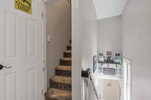 85 Montrose St, Springfield, MA 01109 - Photo 17