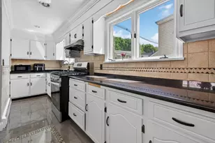 29 Bowman St, Malden, MA 02148 - Photo 15