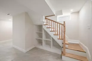 8 Hollis St, Newton, MA 02458 - Photo 25