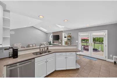 63 Ansel White Dr, Acushnet, MA 02743 - Photo 5