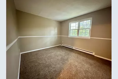 7 Maple Crest Cir #E, Holyoke, MA 01040 - Photo 9
