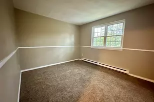 7 Maple Crest Cir, Holyoke, MA 01040 - Photo 9