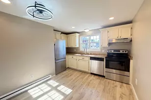 7 Maple Crest Cir, Holyoke, MA 01040 - Photo 5