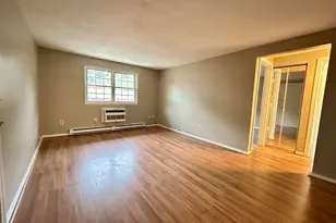 7 Maple Crest Cir, Holyoke, MA 01040 - Photo 5