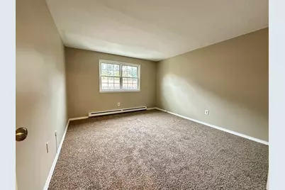 7 Maple Crest Cir #E, Holyoke, MA 01040 - Photo 7