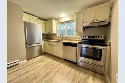 7 Maple Crest Cir #E, Holyoke, MA 01040 - Photo 3