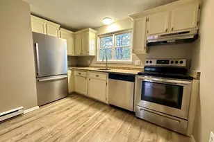 7 Maple Crest Cir, Holyoke, MA 01040 - Photo 3