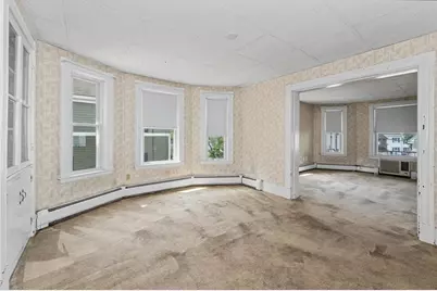 9 Bourne St, Lowell, MA 01852 - Photo 33