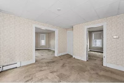 9 Bourne St, Lowell, MA 01852 - Photo 15