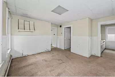 9 Bourne St, Lowell, MA 01852 - Photo 19