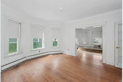 9 Bourne St, Lowell, MA 01852 - Photo 7