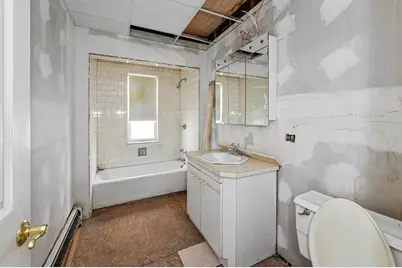 9 Bourne St, Lowell, MA 01852 - Photo 37