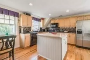 34 Vine St, Medford, MA 02155 - Photo 3