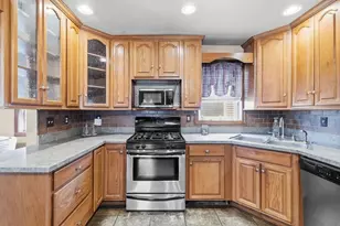 52 Florence St, New Bedford, MA 02740 - Photo 3