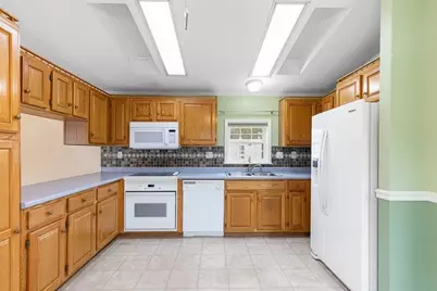 7 Robert Rd, Plainville, MA 02762 - Photo 17