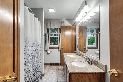 243 Ambrose St, Springfield, MA 01109 - Photo 17