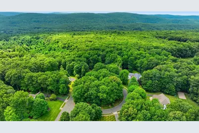 8 Wintergreen Cir, Southwick, MA 01077 - Photo 3