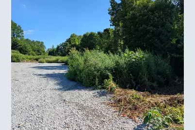 9 Wellington Rd, Oxford, MA 01540 - Photo 9