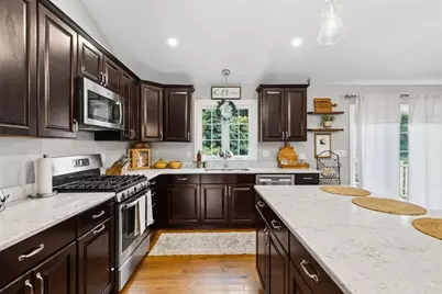10 Carousel Ter, Dartmouth, MA 02747 - Photo 3